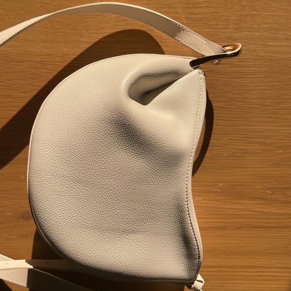 Crossbody - Picture 3 of 4